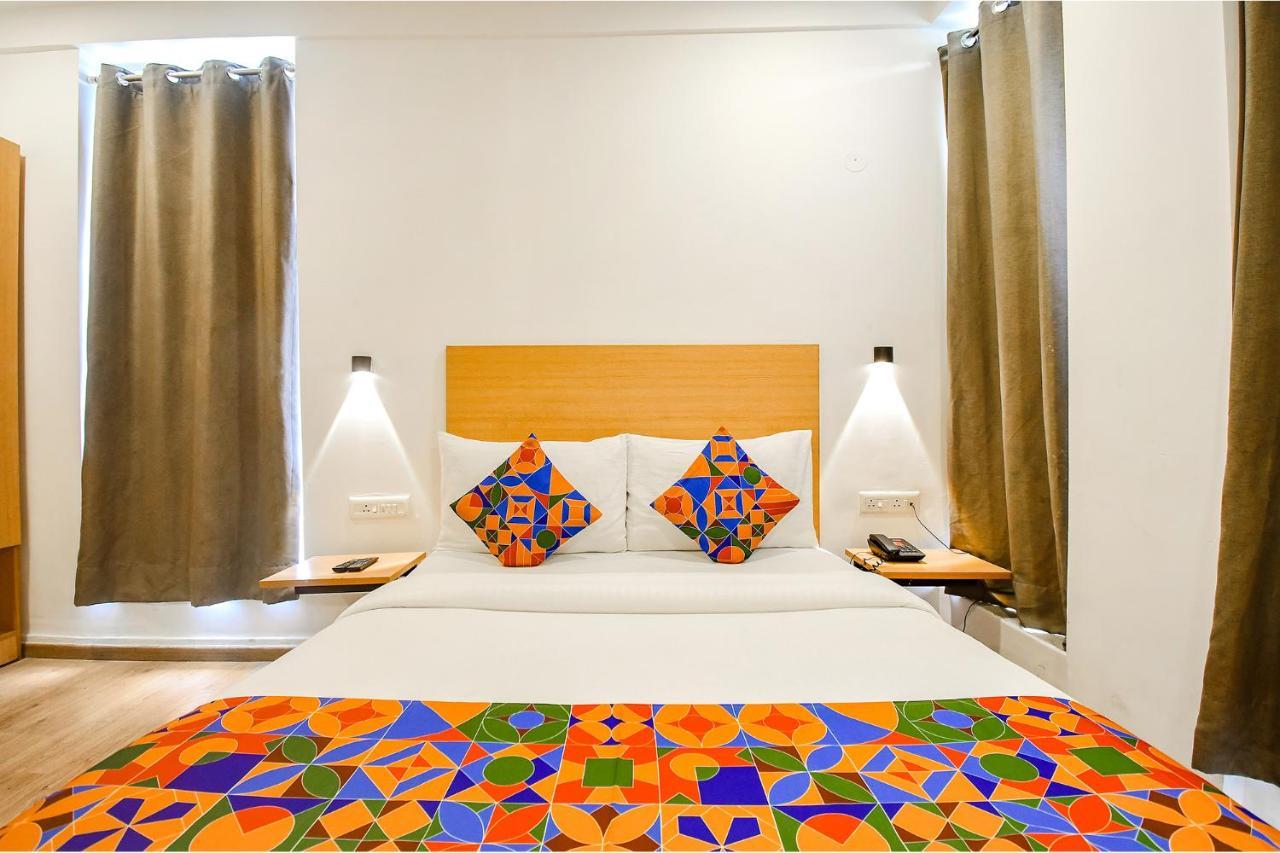 โอโย ทาวน์เฮาส์ 060 แอร์พอร์ต กรีน อาร์เขต Hotel โกลกาตา ภายนอก รูปภาพ